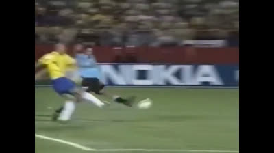 Gol 51 de Ronaldo Nazario con Brasil vs Uruguay